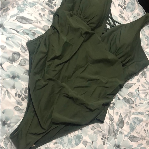 Swimsuit - Picture 4 of 5